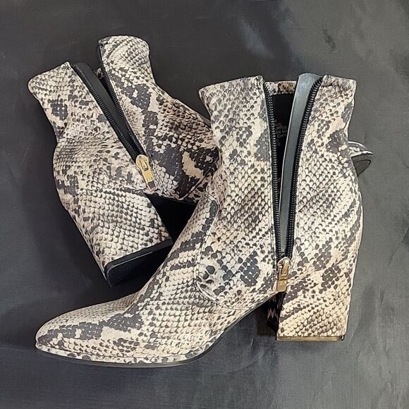 MARC FISHER POINTED TOE MFLEAVE SNAKE PRINT ZIP ANKLE BOOT - Picture 8 of 16